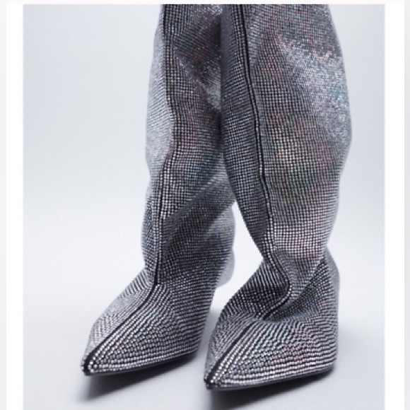 ZARA NEW SILVER SHINY SPARKLY GLITTER KITTEN
HEELED BOOTS SIZE 39 TAGS ATTACHED - Picture 2 of 10